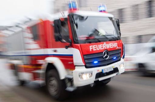 Die Feuerwehr wurde zu einem Einsatz auf einem Firmengelände in Ostfildern gerufen (Symbolfoto). Foto: dpa/Julian Stratenschulte