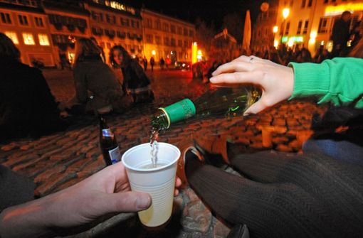 Eine Party endete für einen Jugendlichen in Lübeck im Vollrausch (Symbolbild). Foto: dpa