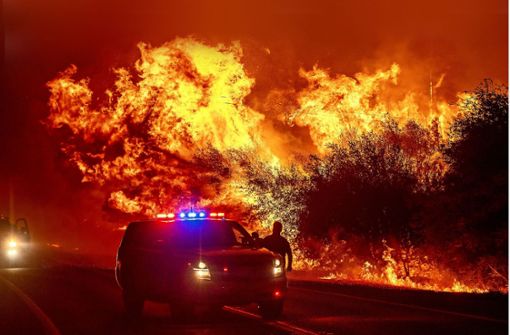 Apokalyptische Bilder aus Kalifornien: starke Winde, Trockenheit und Hitze verschärfen die Lage in den Brandgebieten. Foto: dpa/Noah Berger