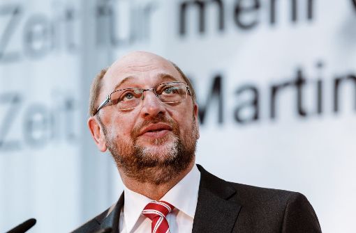 Der SPD-Kanzlerkandidat Martin Schulz will sozialpolitische Reformen des sozialdemokratischen Kanzlers Gerhard Schröder korrigieren. Foto: dpa