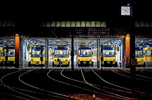 Im Depot warten die Bahnen am Morgen auf ihre Fahrer. Foto: Lichtgut/Leif Piechowski