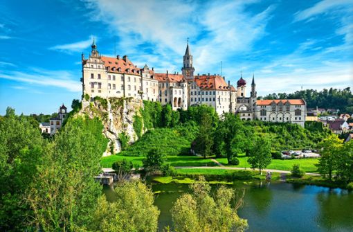 Imposant: Das Hohenzollernschloss an der jungen Donau Foto: TMBW/Dietmar Denger
