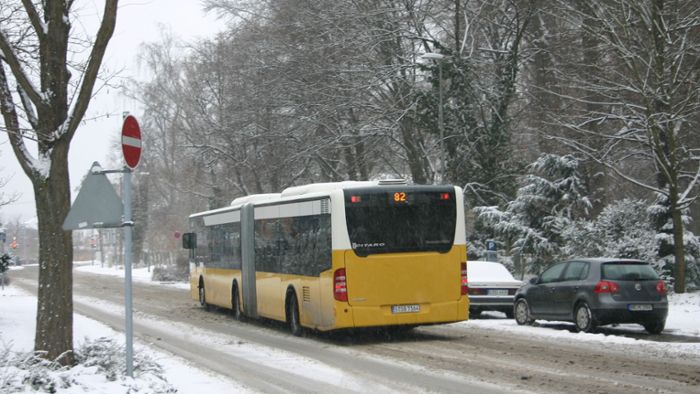 Bei Eis und Schnee kommt der Bus  nicht den Berg hinauf