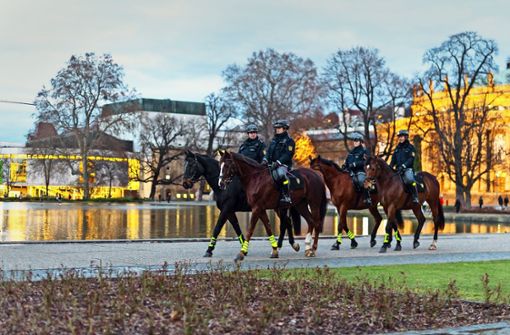 Auch die Reiterstaffel soll am Wochenende im Schlossgarten und am Eckensee unterwegs sein. Foto: Lichtgut/Max Kovalenko
