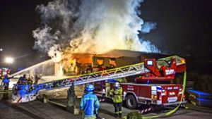 Die Halle der Dreherei in Frickenhausen brannte komplett ab. Foto: 7aktuell.de/Simon Adomat