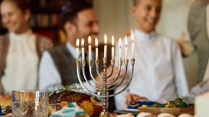 Das jüdische Lichterfest Chanukka findet dieses Jahr vom 7. bis 15. Dezember statt. Foto: Drazen Zigic/Shutterstock.com