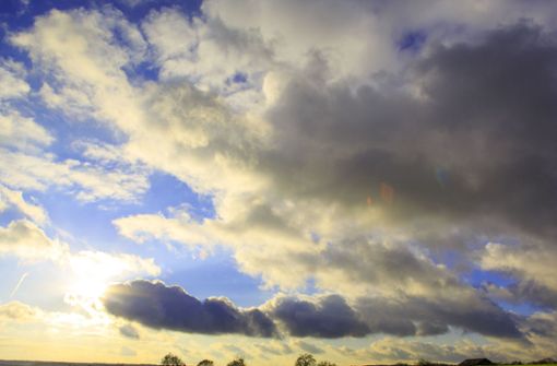 Der DWD prognostiziert einen Wechsel aus Sonne und Wolken (Archivbild). Foto: Lichtgut/Leif Piechowski/Lichtgut/Leif Piechowski