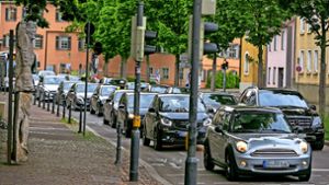 Viel Platz für Autos, wenig für Radfahrer und Fußgänger: So sieht es bislang auf dem Altstadtring aus. Doch so soll es nicht bleiben. Foto: Roberto Bulgrin