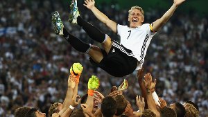 Er lebe hoch: Ohne Schweinsteiger geht die DFB-Elf nun in der WM-Qualifikation auf Höhenflug. Foto: Getty