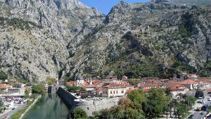 Kotor in Montenegro: Seit Monaten wird die Küstenstadt von der blutigen Abrechnung zweier rivalisierender Drogengangs erschüttert. Foto: dpa