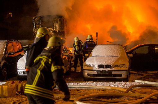 Auf dem Gelände eines Autohauses in Waiblingen-Beinstein ist am frühen Sonntagmorgen ein Feuer ausgebrochen. Foto: 7aktuell.de/Simon Adomat