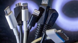 Lightning, Micro-USB oder USB-C? Künftig sollen  Hersteller einheitliche Ladebuchsen verwenden müssen. Foto: dpa/Jens Büttner