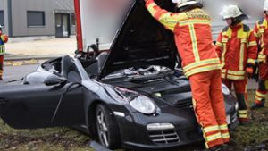 Ein 59-Jähriger Porsche-Fahrer ist bei einem Unfall in Essingen ums Leben gekommen. Foto: SDMG