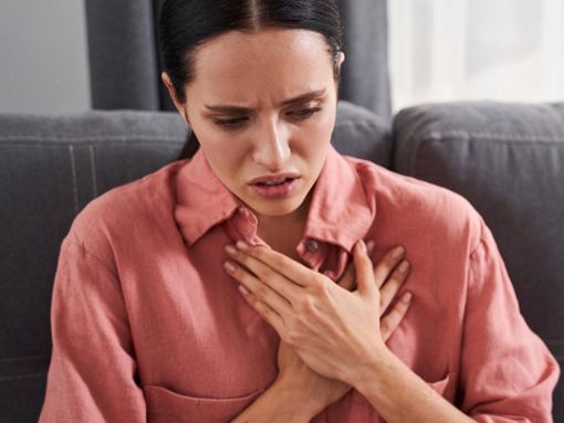Frauen sterben häufiger an Herzinfarkten. Foto: Olena Yakobchuk/Shutterstock.com