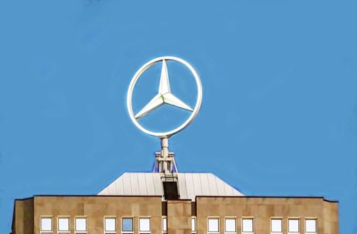In Stuttgart ist das Firmenlogo von Mercedes an vielen Stellen präsent. Hier in Stuttgart-Möhringen. Foto: imago//Arnulf Hettrich
