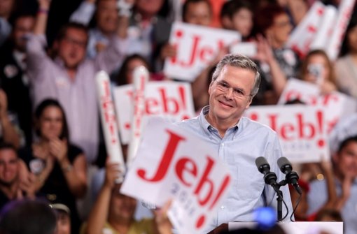 Der Republikaner Jeb Bush kündigt vor Studenten in Miami seine Präsidentschaftsbewerbung an. Foto: EPA