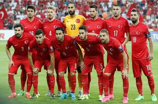 In der türkischen Nationalmannschaft sind viele Spieler, die in Deutschland geboren nud aufgewchsen sind dabei. Foto: epa
