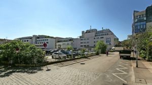 Die Bebauung des bisherigen Parkplatzes auf dem Karstadt-Areal ist schon lange im Gespräch. Bislang ließ sich das Projekt jedoch nicht realisieren. Foto: Roberto Bulgrin