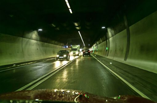1991 wurde der Heslacher Tunnel eröffnet.  Mittlerweile gibt es die Leuchtmittel für  die insgesamt 1750 Leuchtstoffröhren nicht mehr  im Handel. Foto: Wilhelm Mierendorf