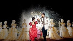 Der Zar und die Tänzerin: Michalina Olszanska und Lars Eidinger in „Mathilde“ Foto: Verleih