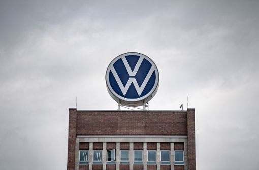 Die Corona-Krise trifft VW mit voller Wucht. Foto: dpa/Sina Schuldt
