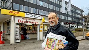 Helmut Kurz gibt nach 30 Jahren seinen Kiosk an der Hindenburgstraße auf, um in den Ruhestand zu gehen. Foto: factum/Granville