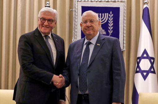 Frank-Walter Steinmeier (l) und Reuven Rivlin, Präsident von Israel, trafen sich am Amtssitz des israelischen Präsidenten. Foto: AFP/ATEF SAFADI