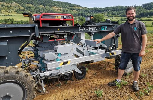 Timo Grupp ist einer von neun Ingenieuren bei Farming Revolution, die den autonomen Hackroboter entwickelt haben. Foto: STZN/Michael Bosch