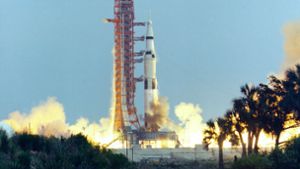 Eine „Saturn V“-Rakete startet von Cape Canaveral mit der «Apollo 13»-Crew an Bord. Foto: dpa/Uncredited