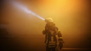 Ein Feuerwehrmann steht im Verdacht, ein Brandstifter zu sein. Foto:  