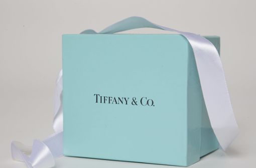 Luxus mit einer Schleife drum: Das US-Unternehmen Tiffany’s wird für eine Milliardensumme nach Frankreich verkauft. Foto: dpa/Wilfredo Lee
