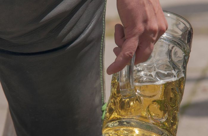 Vorfall in Stuttgarter Kneipe: Männer mit Bierkrug verletzt – Verdächtiger festgenommen