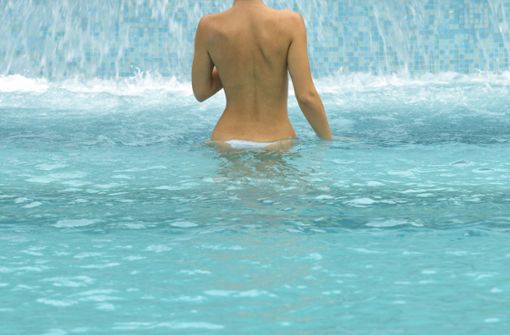 In Göttingen dürfen Frauen seit Mai auch oben ohne ins Schwimmbad. Foto: imago images/YAY Images/StudioVitra