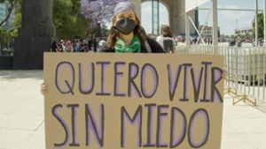 Ich will ohne Angst leben – steht auf diesem Schild. Das Bild stammt aus dem  Dokumentarfilm „Vivas“ – Die Regisseurin zeigt von Frauenmorden betroffene Familien und die derzeit laute Frauenbewegung in Mexiko. Foto: Cinelatino