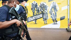 Abgeschirmt und streng überwacht: Die Tour de France sucht in Nizza nach den Emotionen, die sie sonst so auszeichnen. Foto: imago/Hans Lucas