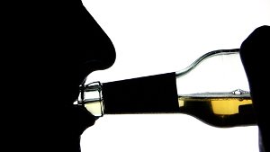 Helfen ausgedehnte Sperrzeiten gegen zuviel Alkohol? Foto: dpa