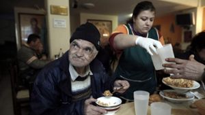 Suppenküchen und Armenspeisung: Ohne den Einsatz freiwilliger Helfer wären viele Menschen im krisengeschüttelten Griechenland verloren. Foto: ANA-MPA