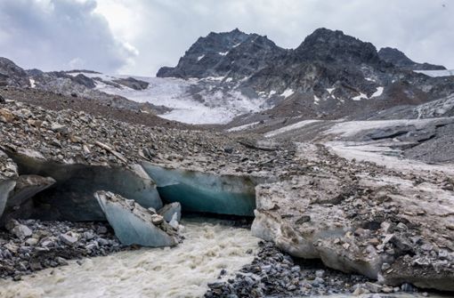 Die  hochalpine Landschaft ist in Bewegung. Das Tempo der Gletscherschmelze hat in den vergangenen Jahren dazu geführt, dass  einst massive Eiskörper wie der Jamtalgletscher in Tirol geradezu  zerbröseln. Foto: Imago/Eibner Europa
