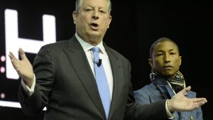 Pharrell Williams (rechts) und Al Gore beim Weltwirtschaftsforum in Davos Foto: dpa