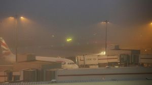 Starker Nebel in England sorgt für Flugausfälle am  Flughafen London Heathrow. Foto: PA