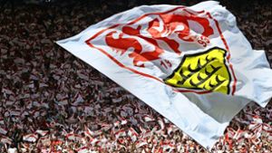 Die Fans des VfB Stuttgart freuen sich auf die Rückkehr ihres Teams in die erste Fußball-Bundesliga. Foto: Pressefoto Baumann
