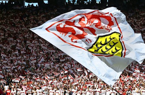 Die Fans des VfB Stuttgart freuen sich auf die Rückkehr ihres Teams in die erste Fußball-Bundesliga. Foto: Pressefoto Baumann