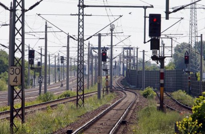 Wachsende Skepsis: Die Bahn soll auch Strom transportieren