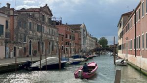 Seit diesem Donnerstag müssen Touristen erstmals Eintritt zahlen, um nach Venedig einreisen zu können (Archivfoto). Foto: epd/Almut Siefert