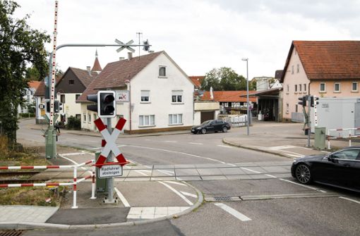 Hemminger Bürger wünschen sich an der Hochdorfer Straße im Bereich des Bahnübergangs einen sicheren Überweg. Foto: factum/Granville