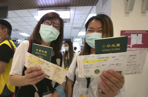 Auch ein Ticket für einen Flug ohne Ziel kann glücklich machen. Foto: AP/Chiang Ying-ying