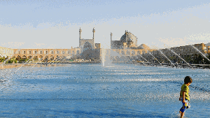 Abbild der Welt: Der Imam-Platz - ehemals Naksch-e Dschahan - im Herzen Isfahans. Foto: Rilling