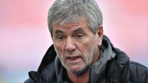 Köln-Trainer Friedhelm Funkel irritierte mit einem Interview nach der Niederlage gegen Leverkusen. Foto: AFP/MARTIN MEISSNER