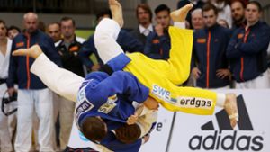 Mit Flugeinlagen: die Judokas des KSV Esslingen wollen dem Rekordmeister aus Abensberg ein Bein stellen. Foto: Baumann