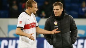 Unzufrieden: Holger Badstuber im Gespräch mit VfB-Coach Hannes Wolf. Foto: Pressefoto Baumann